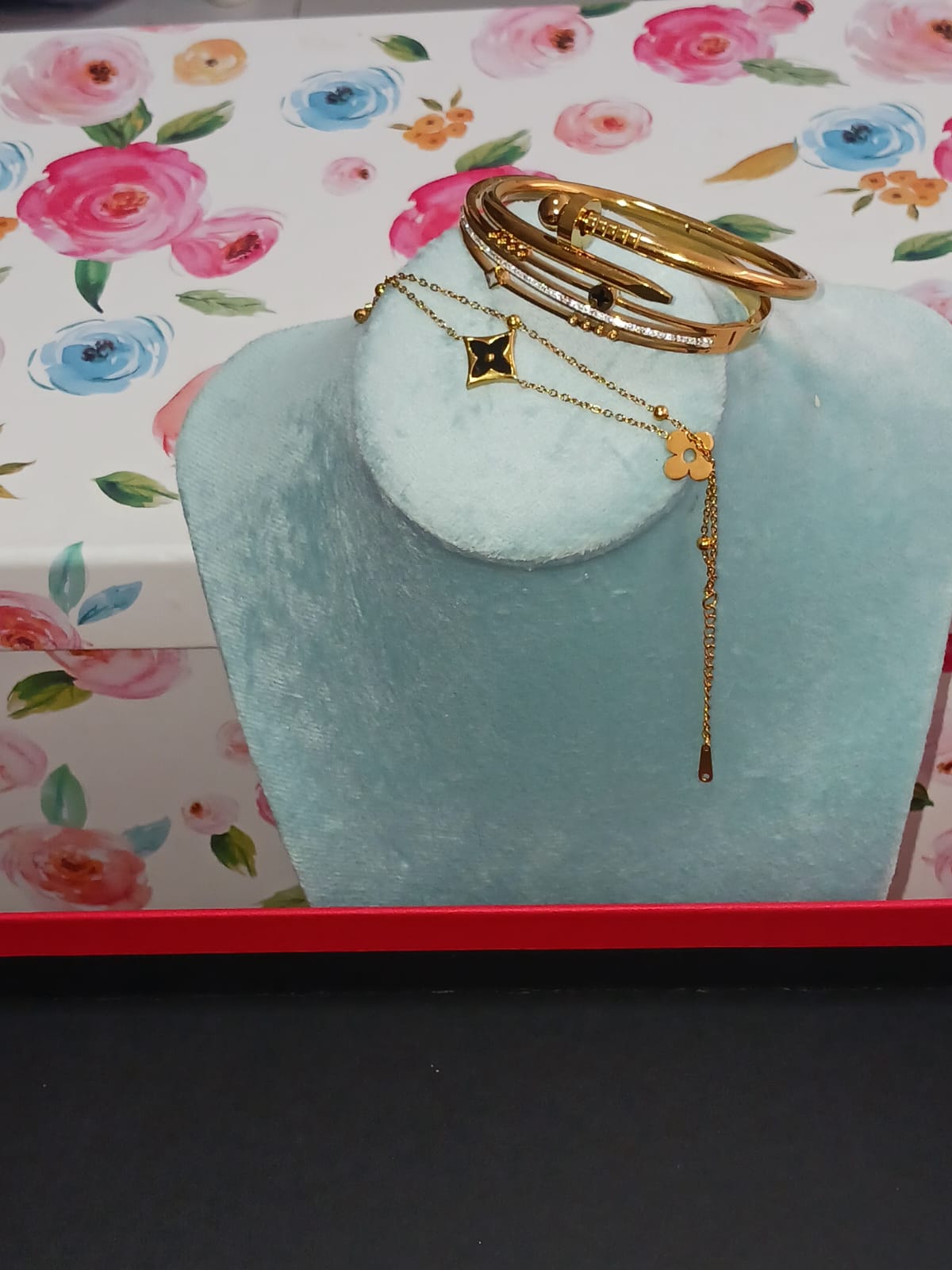 Pulseras y brazaletes de lujo