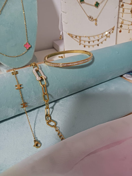 Pulseras doradas modernas para mujer – estilo, brillo y elegancia