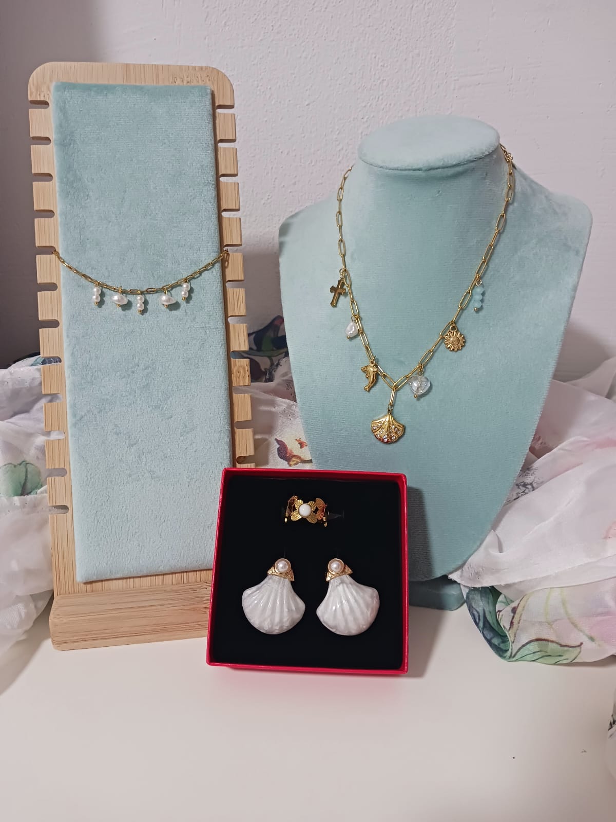 Joyas Elegantes de Acero Inoxidable con Detalles Marinos